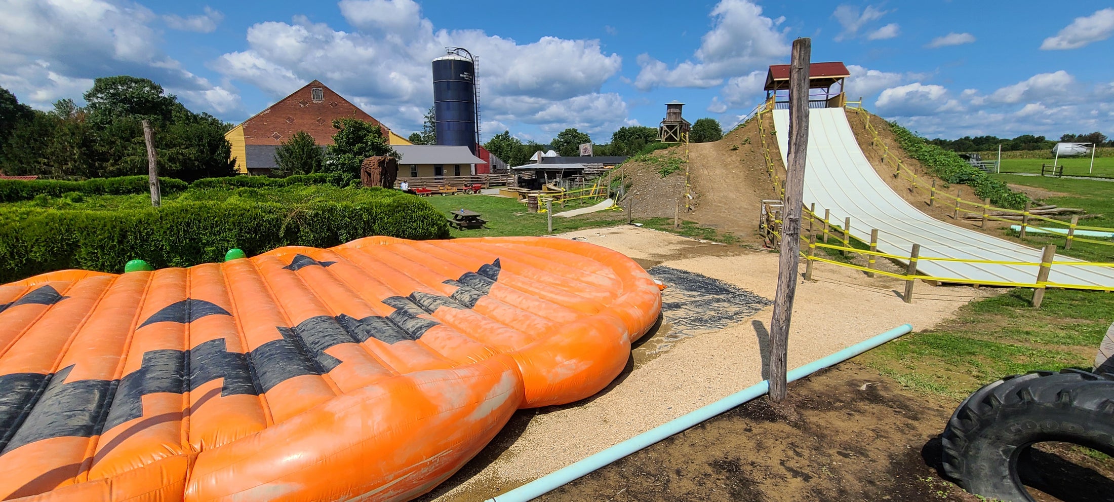 barnyard-kingdom-admission-countrybarnmarket